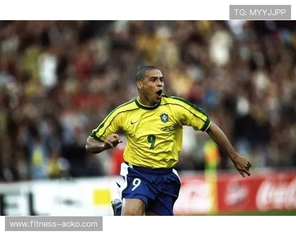 足球历史三大传奇球星的巅峰对决与永恒影响力探析